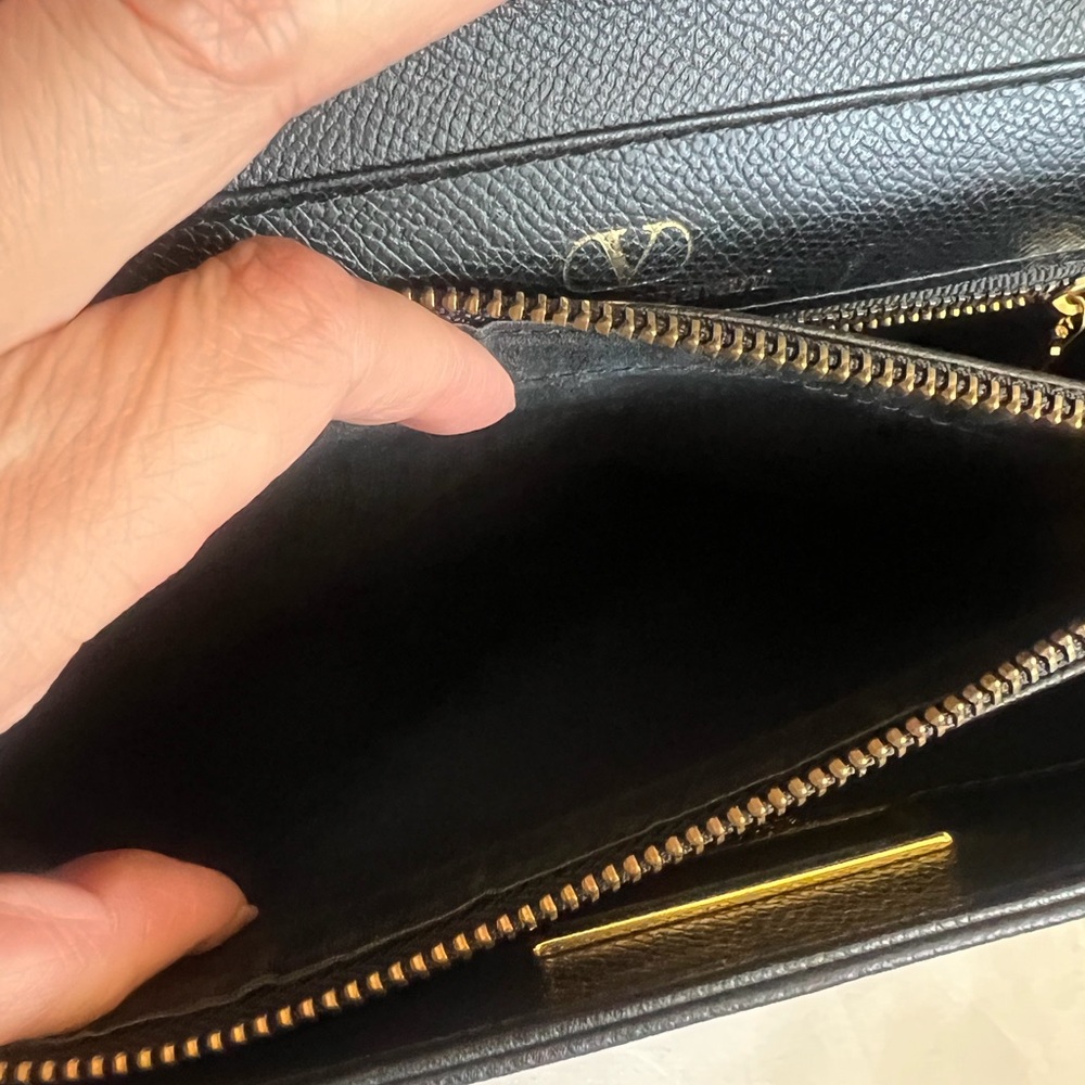 Valentino Garavani Black Leather Shoulder Bag - Picture 11 of 15
